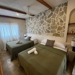 La Colmena Rd Inn